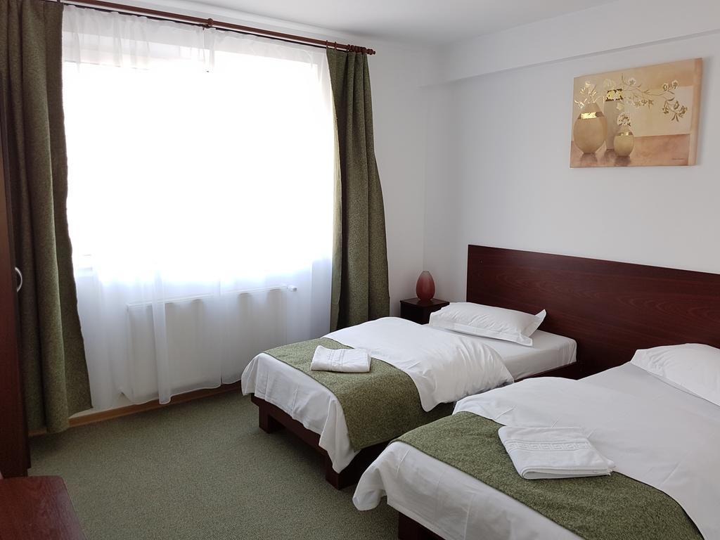 Pension Yasmine ทิมิชัวรา ภายนอก รูปภาพ